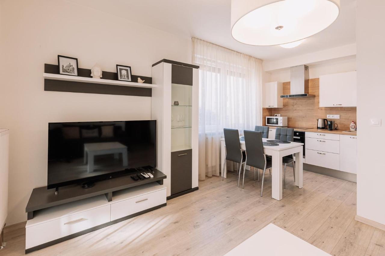 Skau 2 Old Town Family & Business Apartment 2 Floor Free Parking บราติสลาวา ภายนอก รูปภาพ
