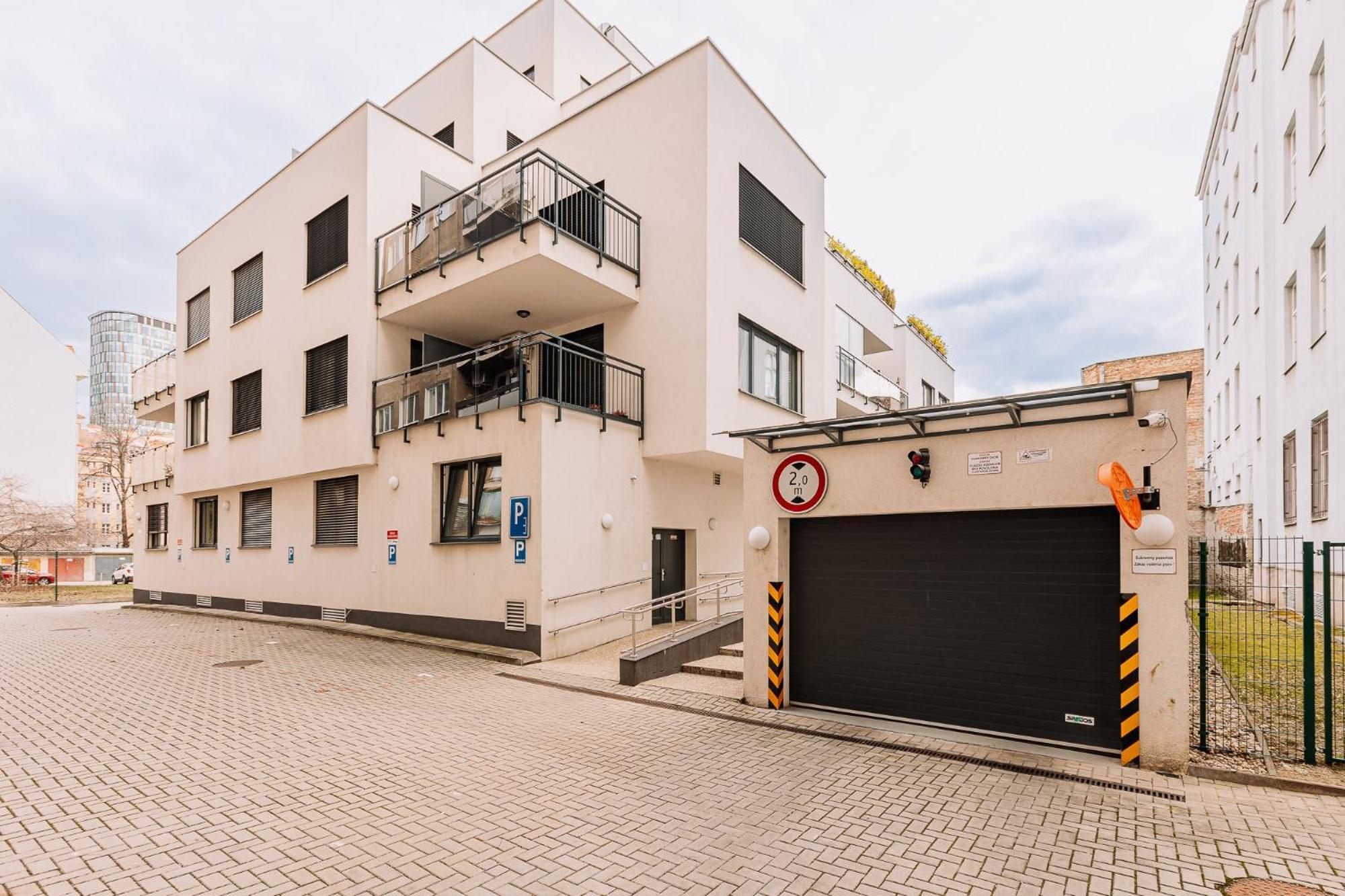 Skau 2 Old Town Family & Business Apartment 2 Floor Free Parking บราติสลาวา ภายนอก รูปภาพ