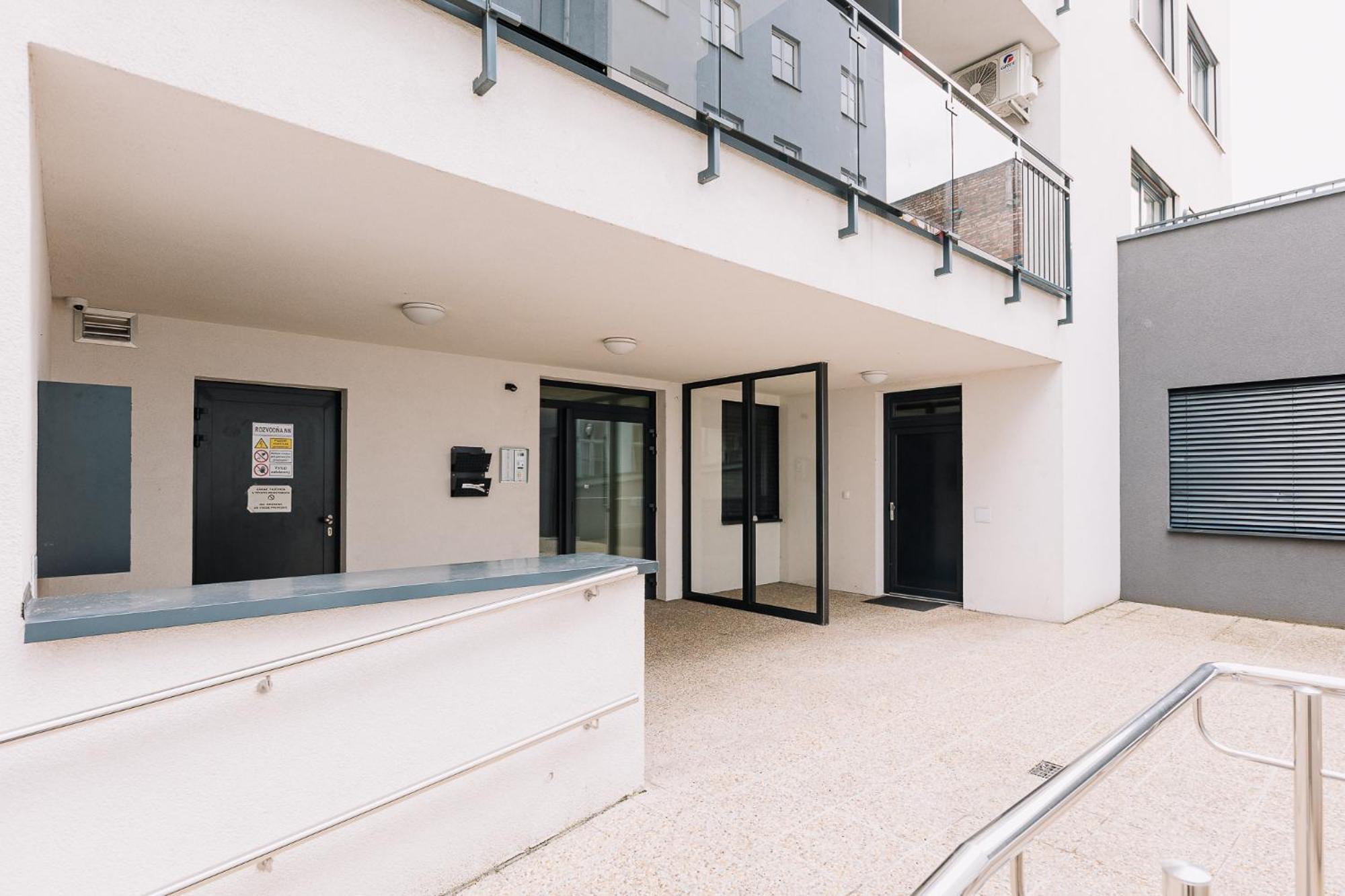 Skau 2 Old Town Family & Business Apartment 2 Floor Free Parking บราติสลาวา ภายนอก รูปภาพ